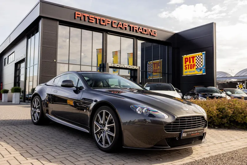 Aston Martin V8 Vantage (2012)
