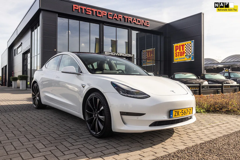 Tesla Model 3 (2019) — foto 1
