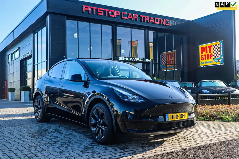 Tesla Model Y (2025)