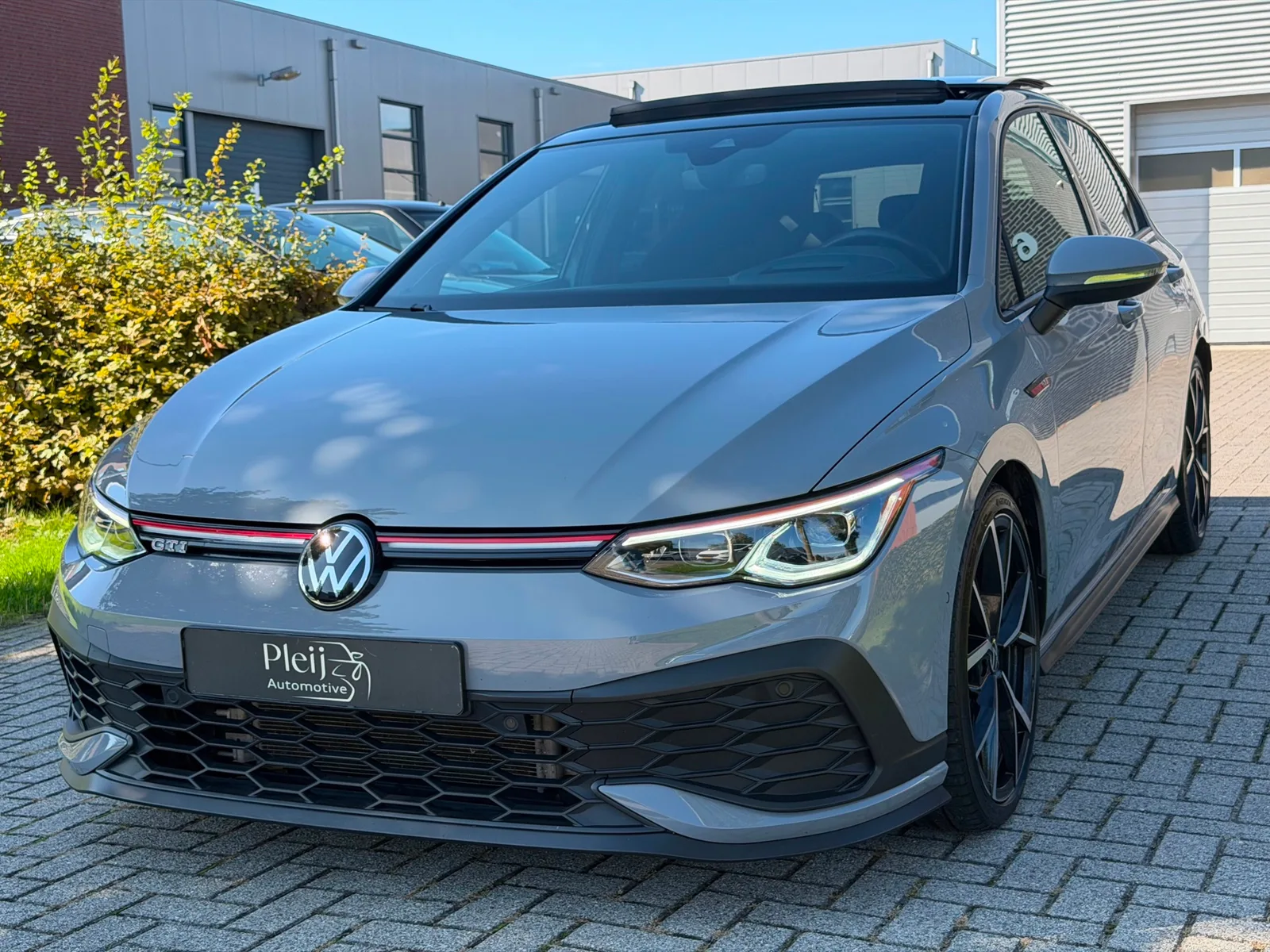 Volkswagen Golf (2022) — foto 1