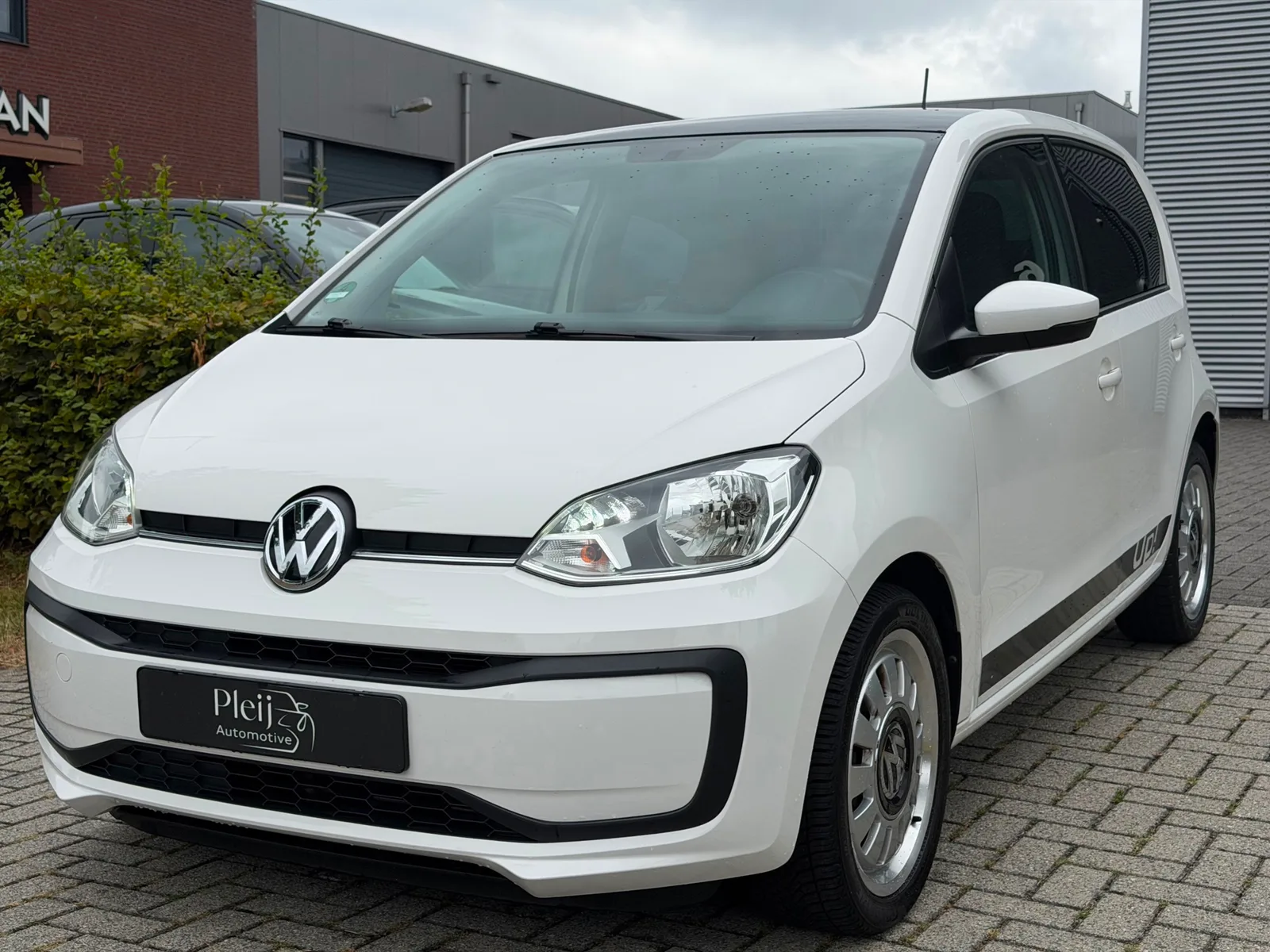 Volkswagen Up! (2018) — foto 1
