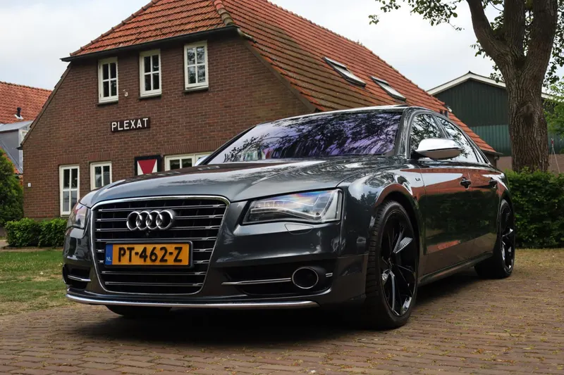 Audi S8 (2012)