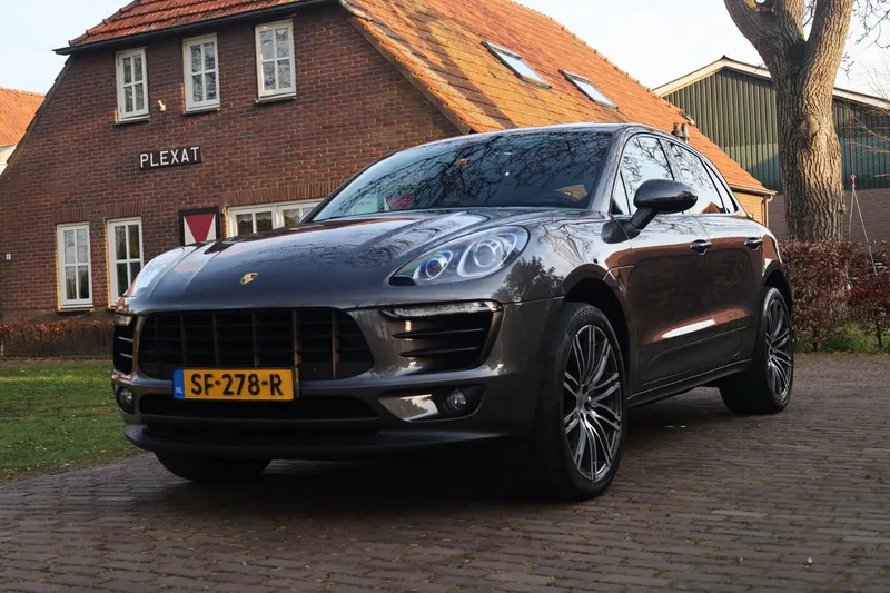 Porsche Macan (2016)