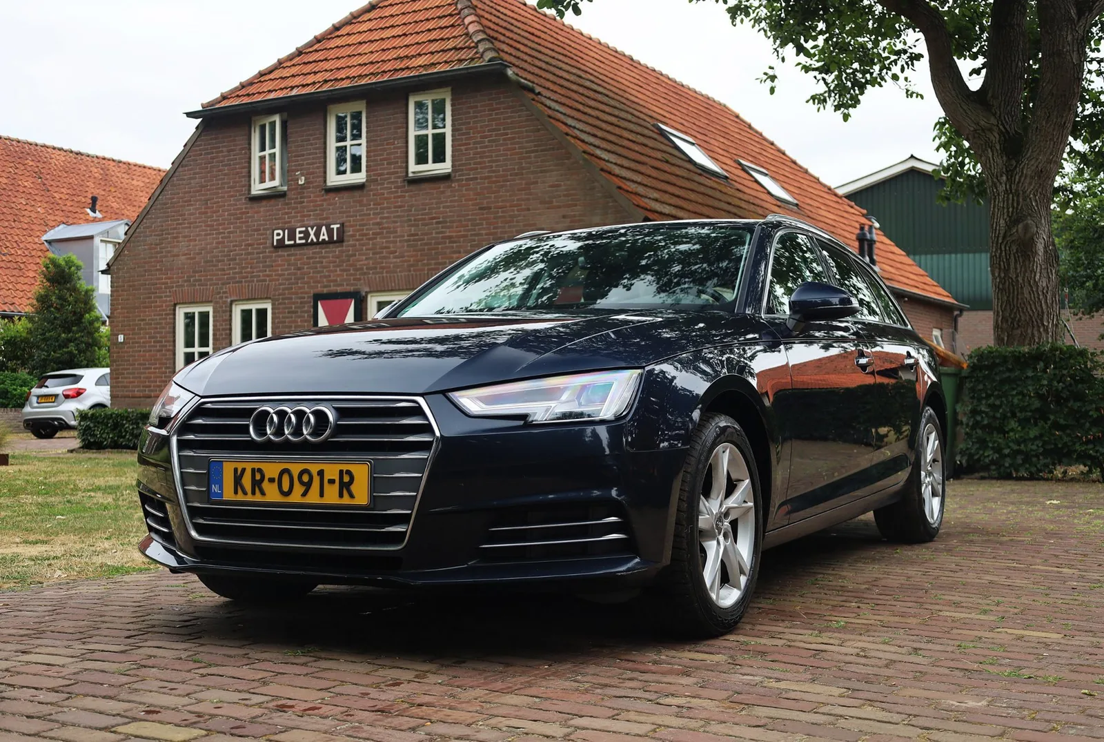Audi A4 (2017) — foto 1