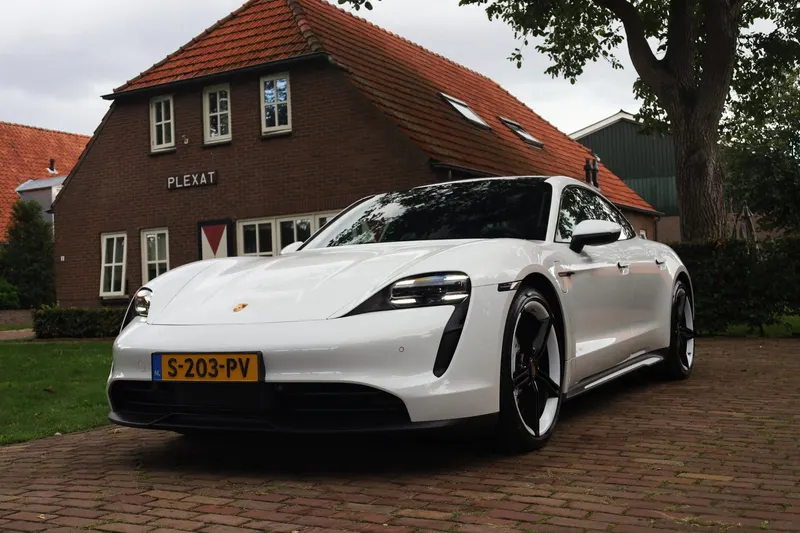 Porsche Taycan (2022)