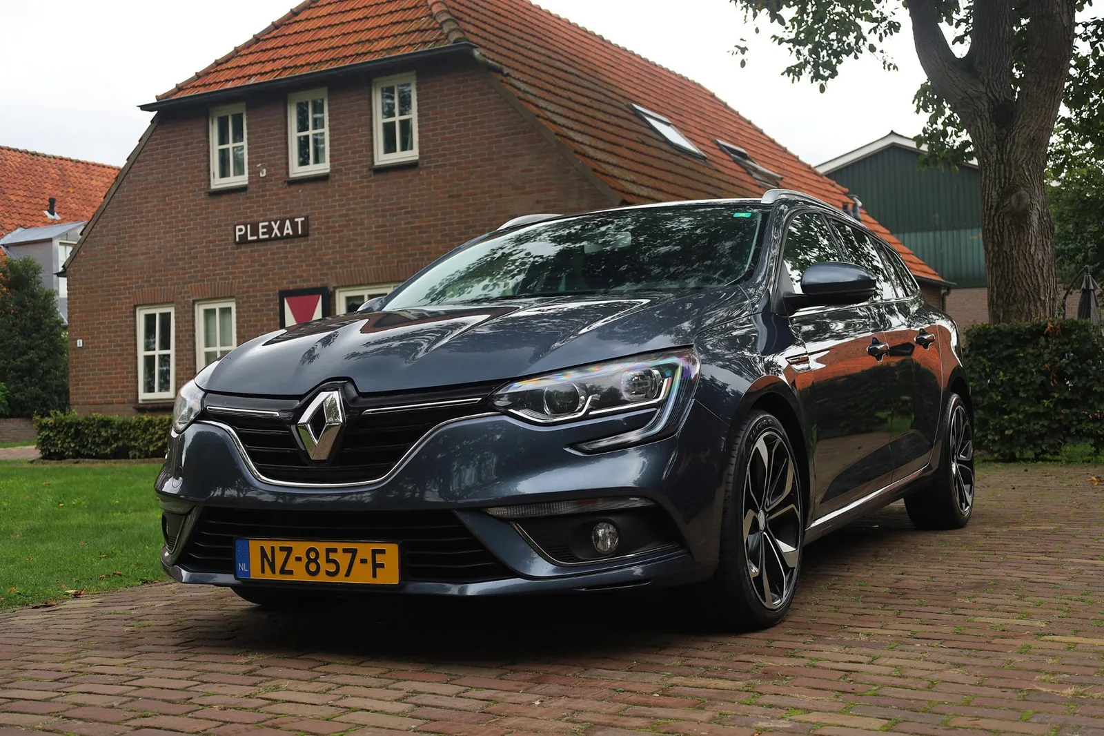 Renault Mégane (2017) — foto 1
