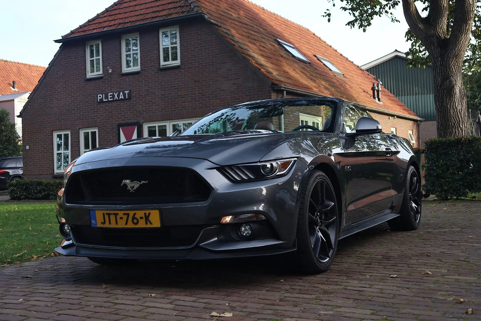 Ford Mustang (2016) — foto 1