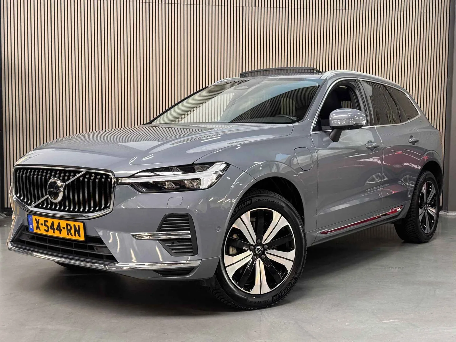 Volvo XC60 (2024) — foto 1
