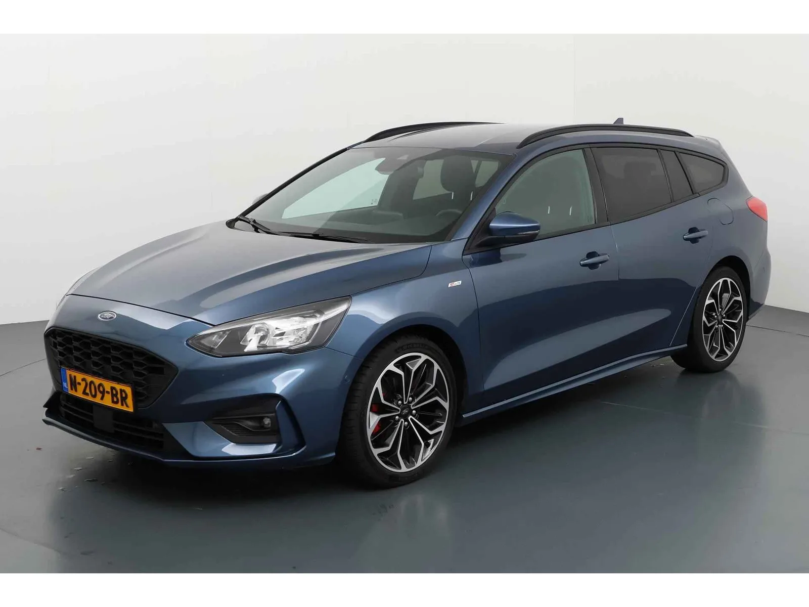 Ford Focus (2021) — foto 1