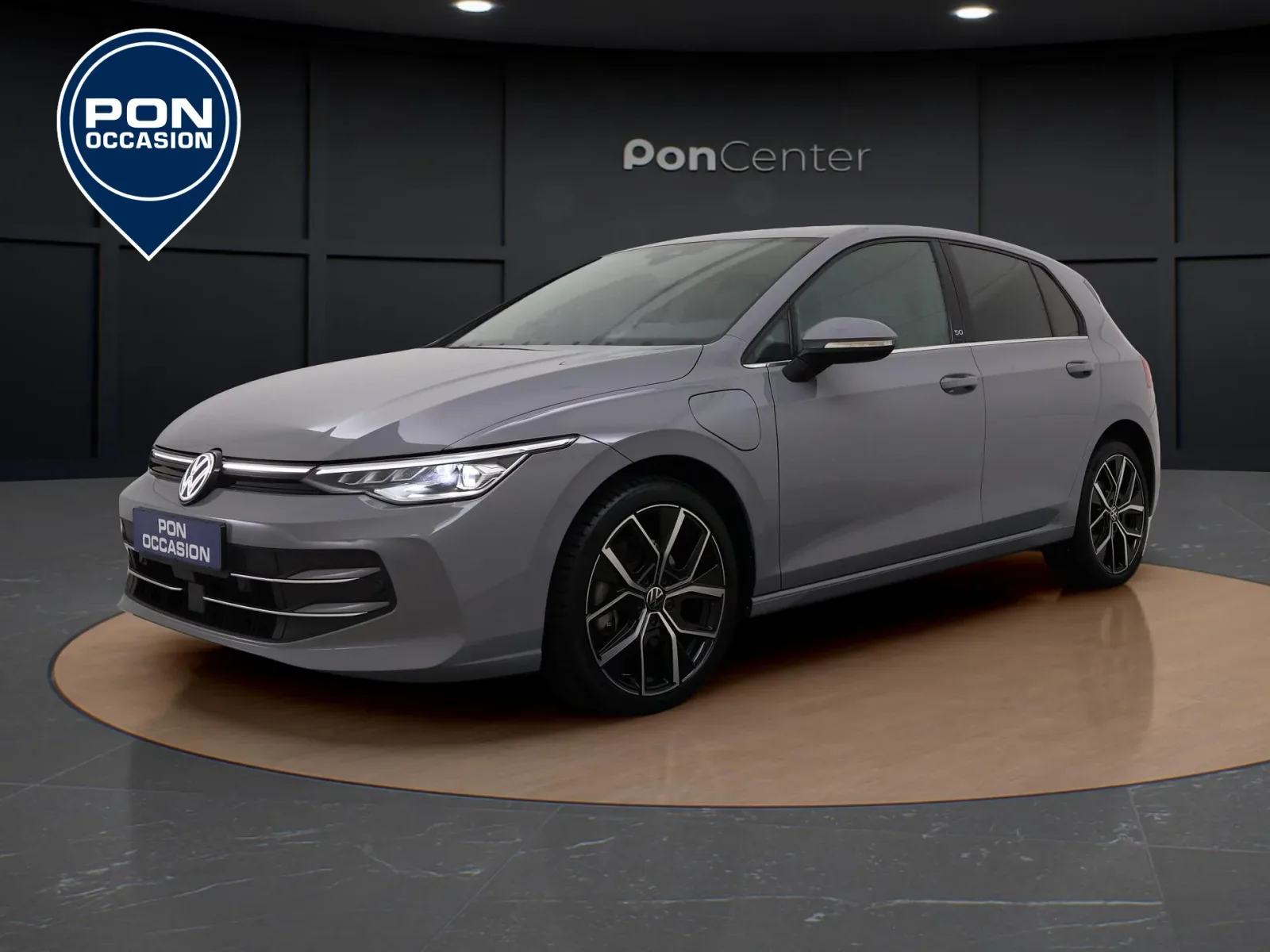 Volkswagen Golf (2024) — foto 1