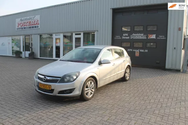 Opel Astra (2008) — foto 1