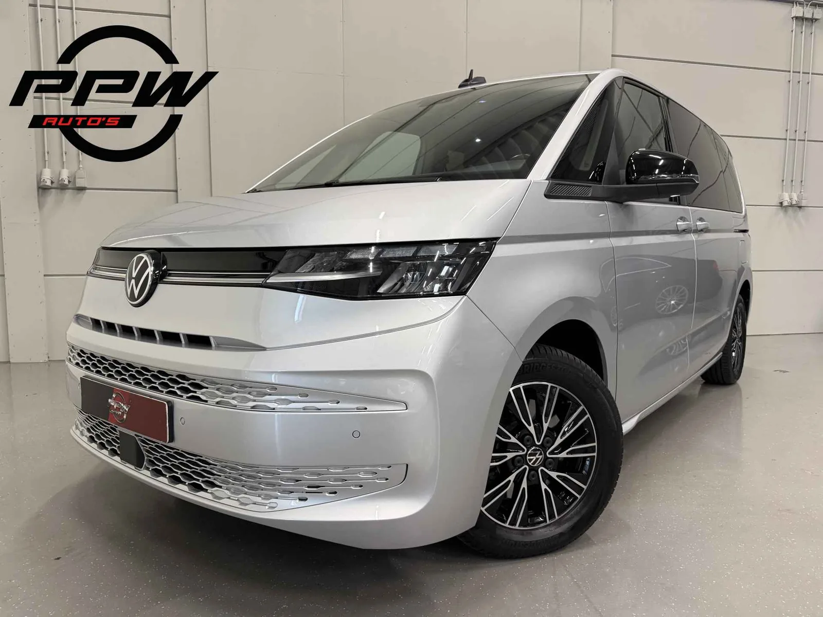 Volkswagen Multivan (2023) — foto 1