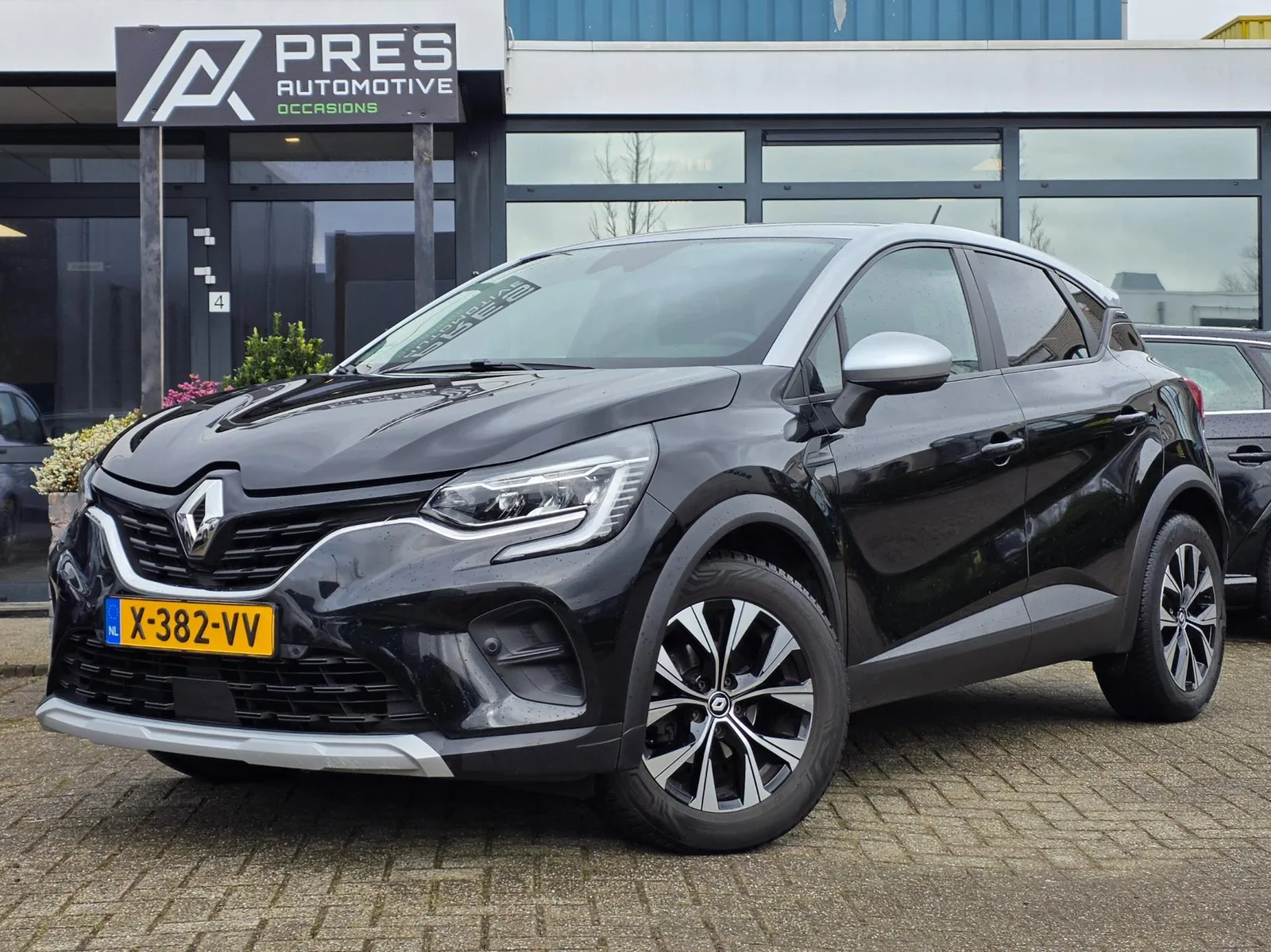 Renault Captur (2023) — foto 1