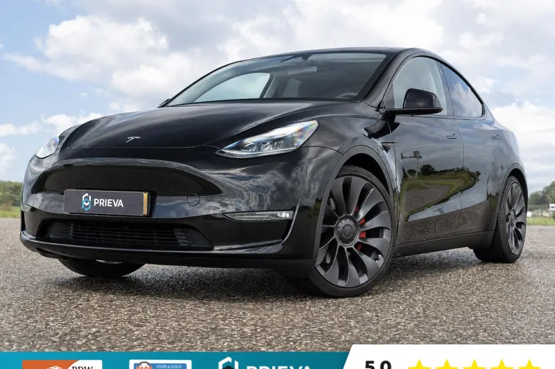 Tesla Model Y (2023)
