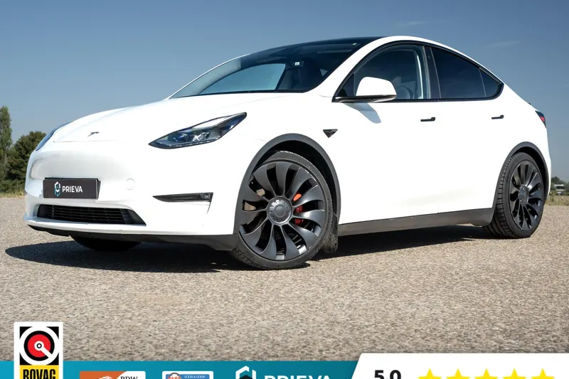 Tesla Model Y (2023)