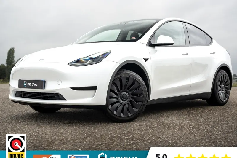 Tesla Model Y (2024)