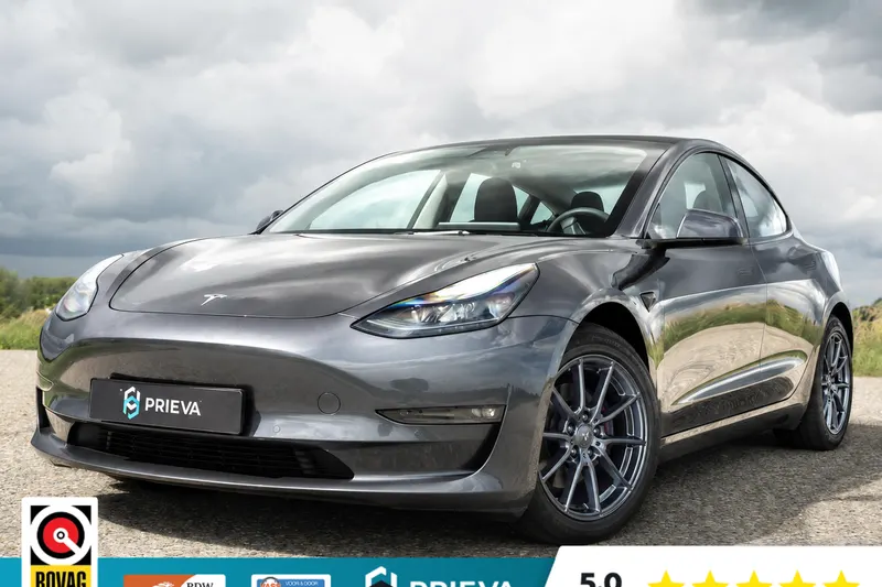 Tesla Model 3 (2023)