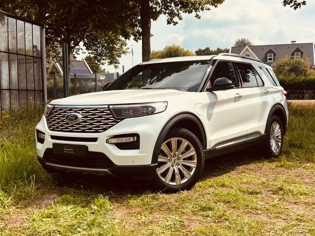 Ford Explorer (2022) — foto 1