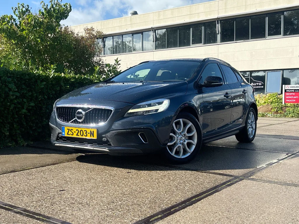 Volvo V40 Cross Country (2019) — foto 1