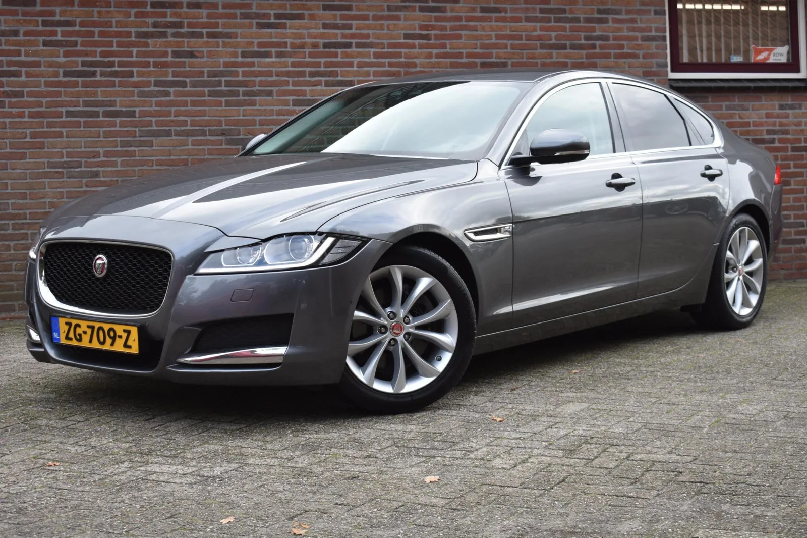 Jaguar XF (2019) — foto 1