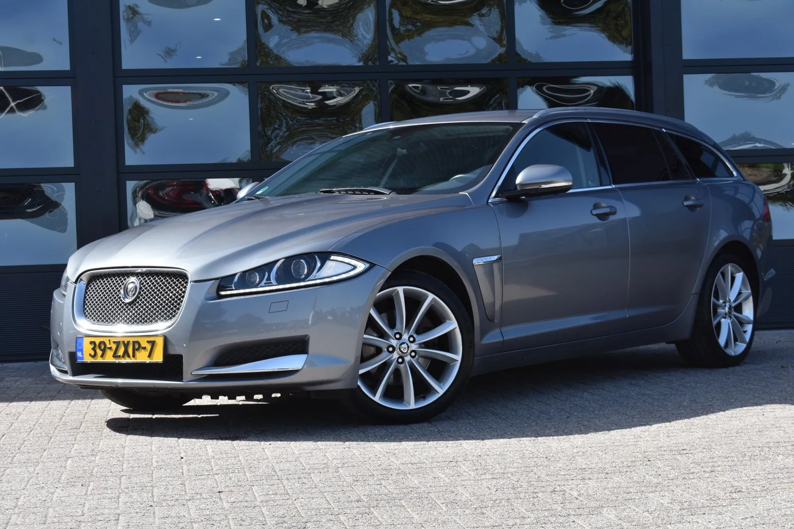Jaguar XF Sportbrake (2013) — foto 1
