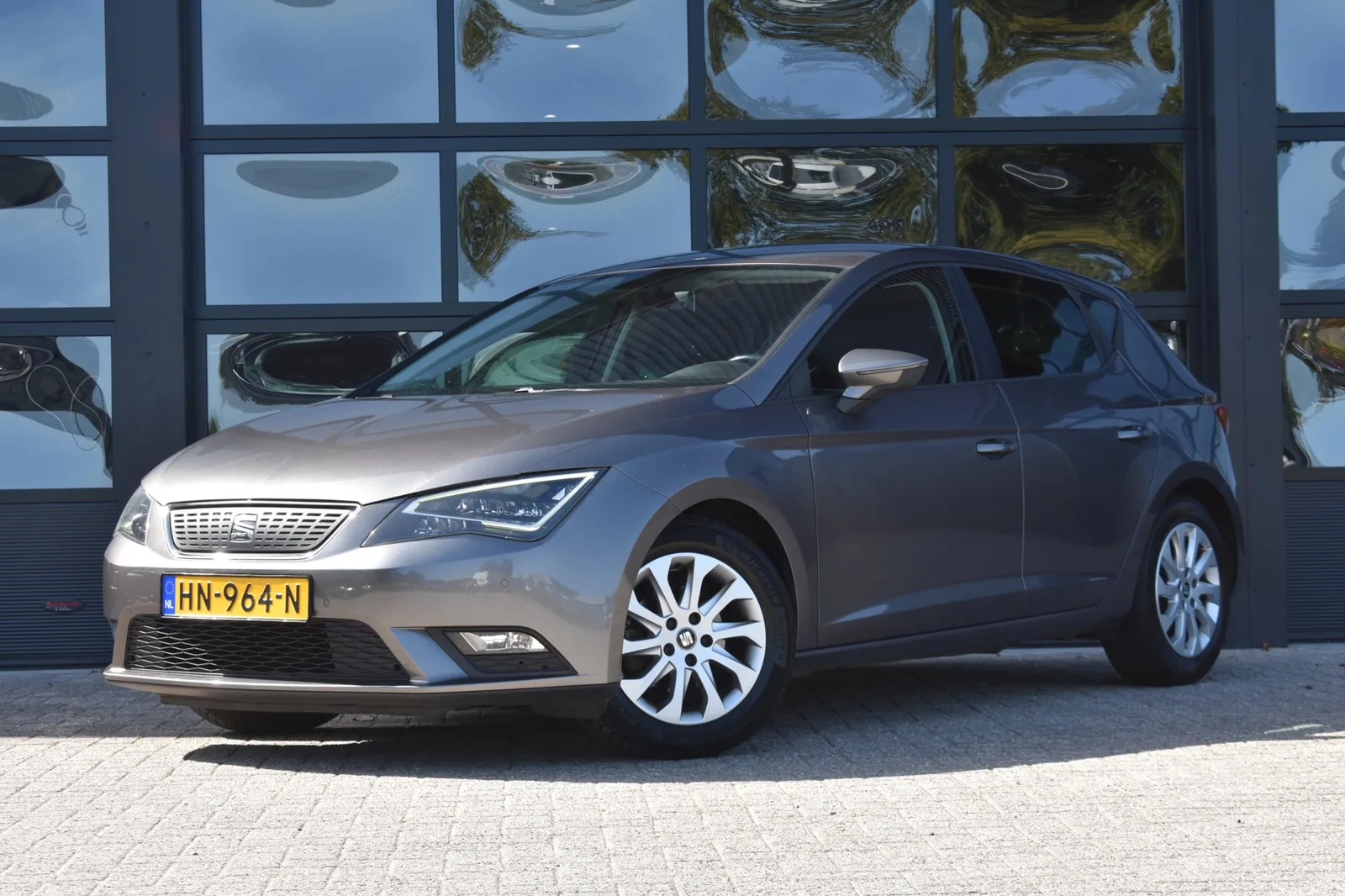 SEAT Leon (2015) — foto 1