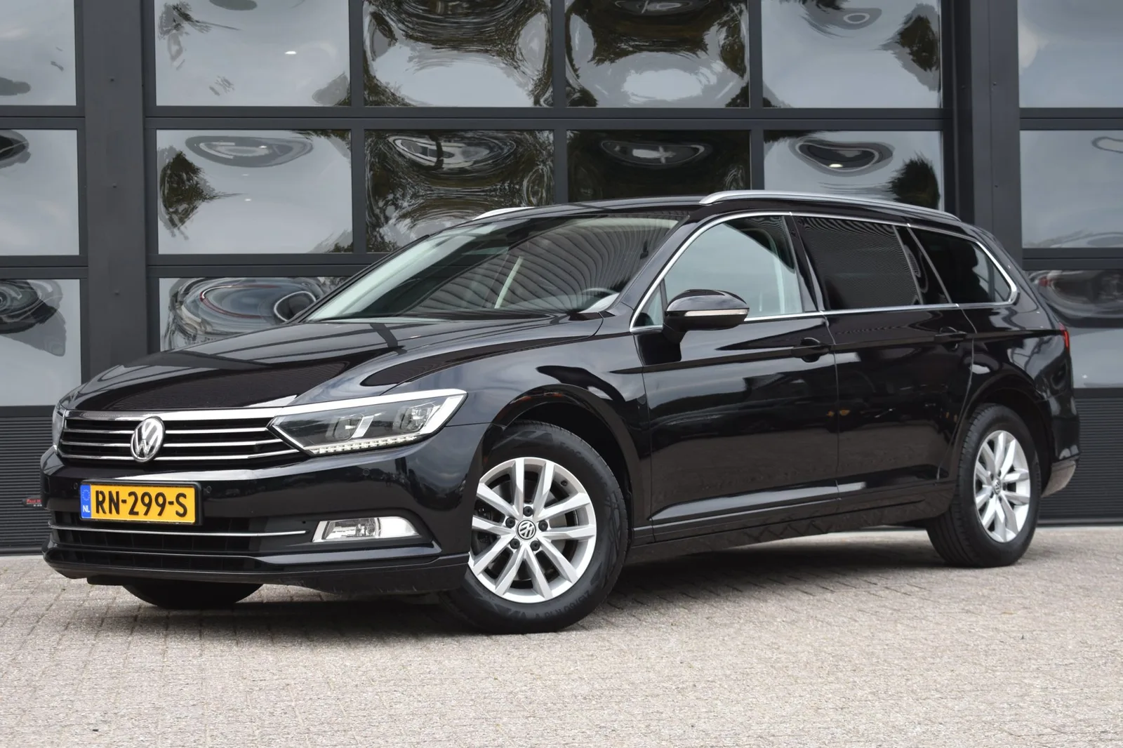 Volkswagen Passat (2016) — foto 1