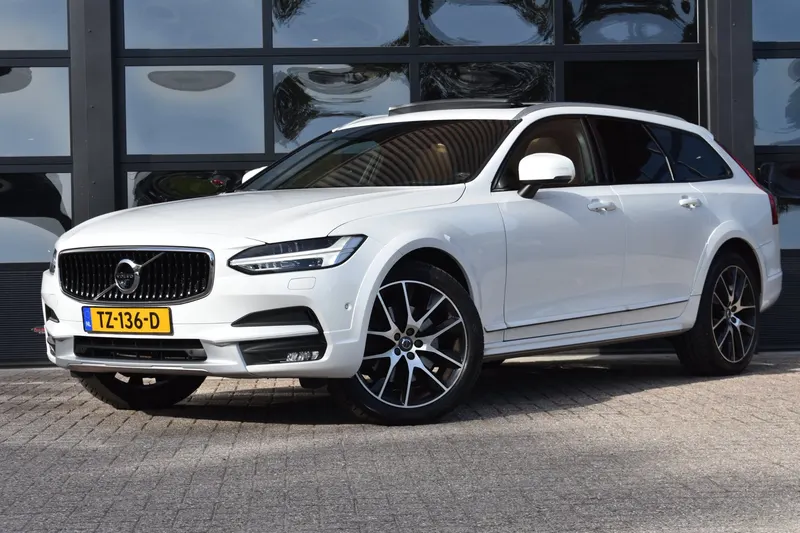 Volvo V90 Cross Country (2017)
