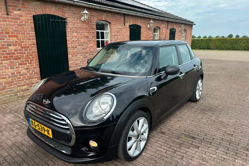 MINI One (2015)