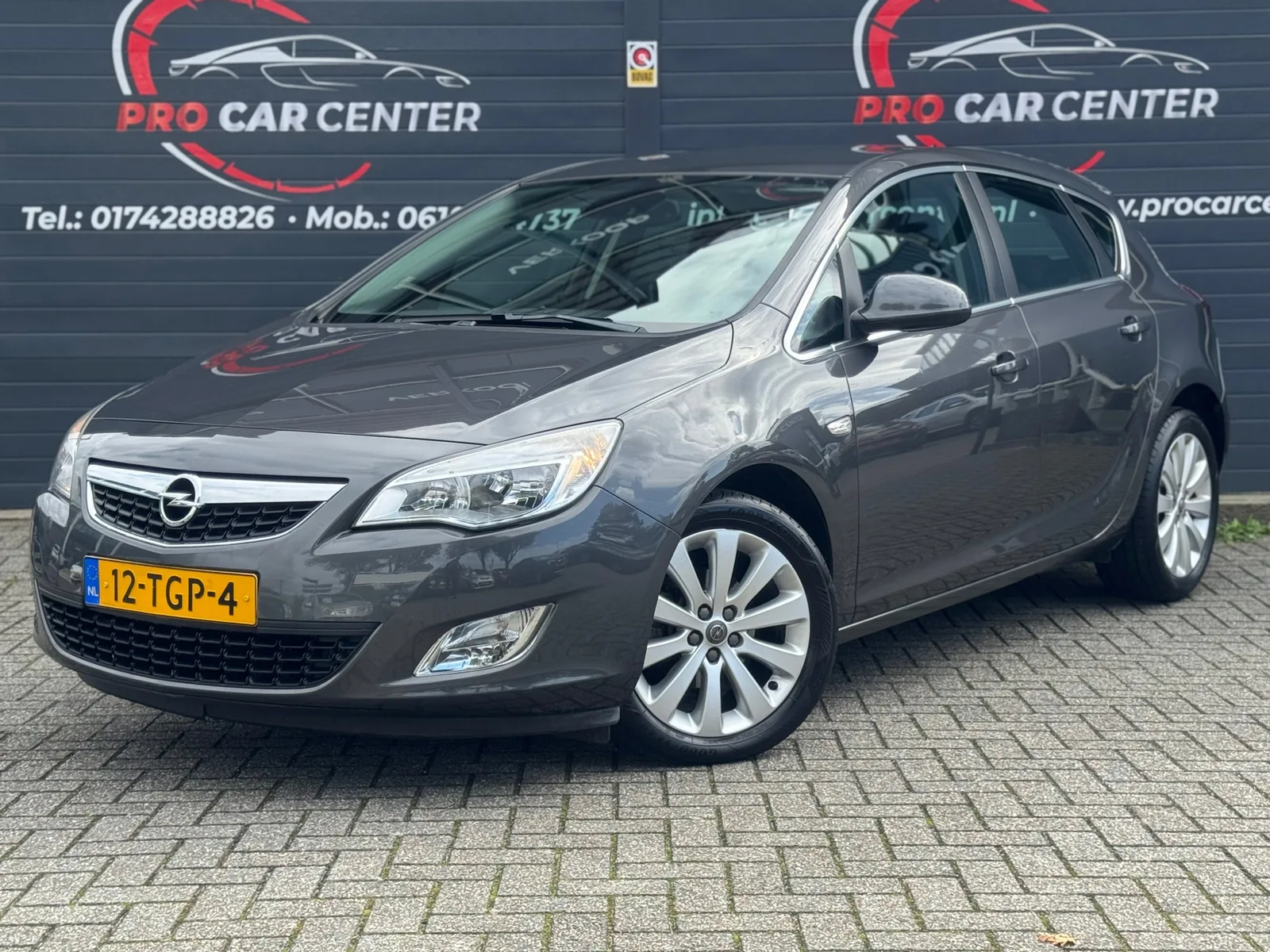 Opel Astra (2012) — foto 1