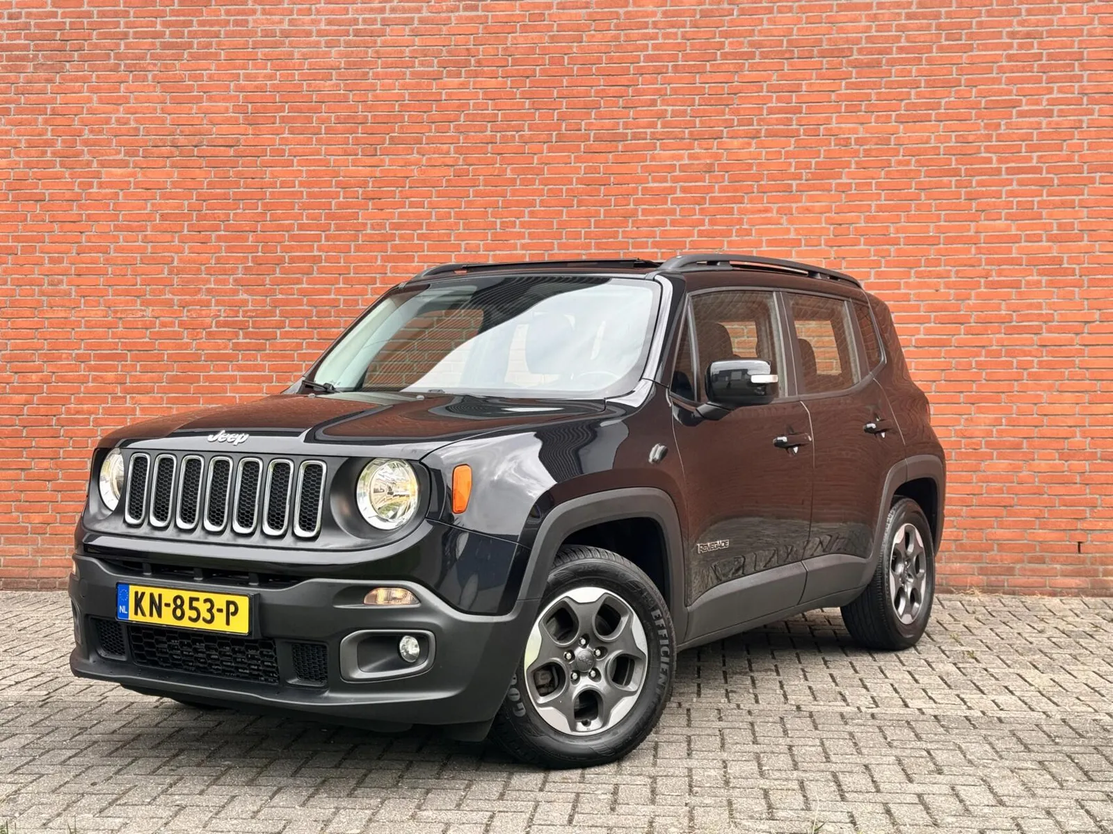 Jeep Renegade (2016) — foto 1