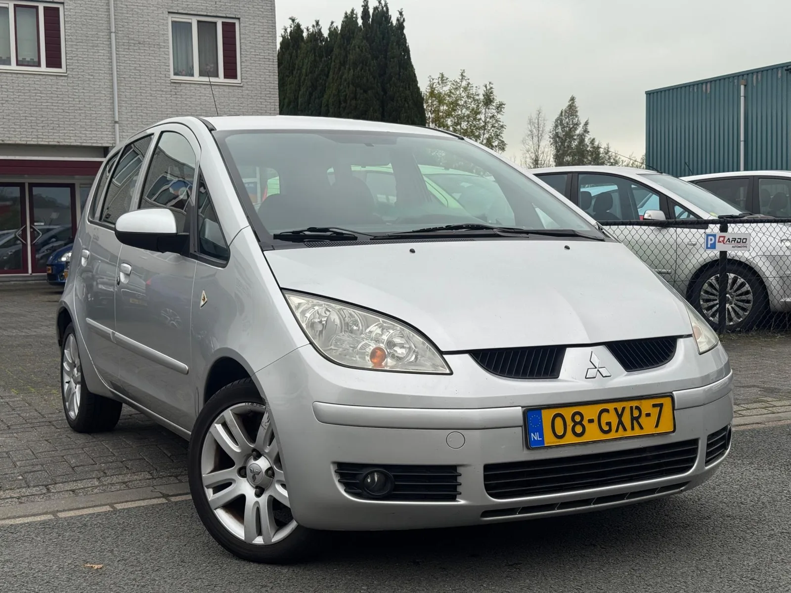 Mitsubishi Colt (2008) — foto 1