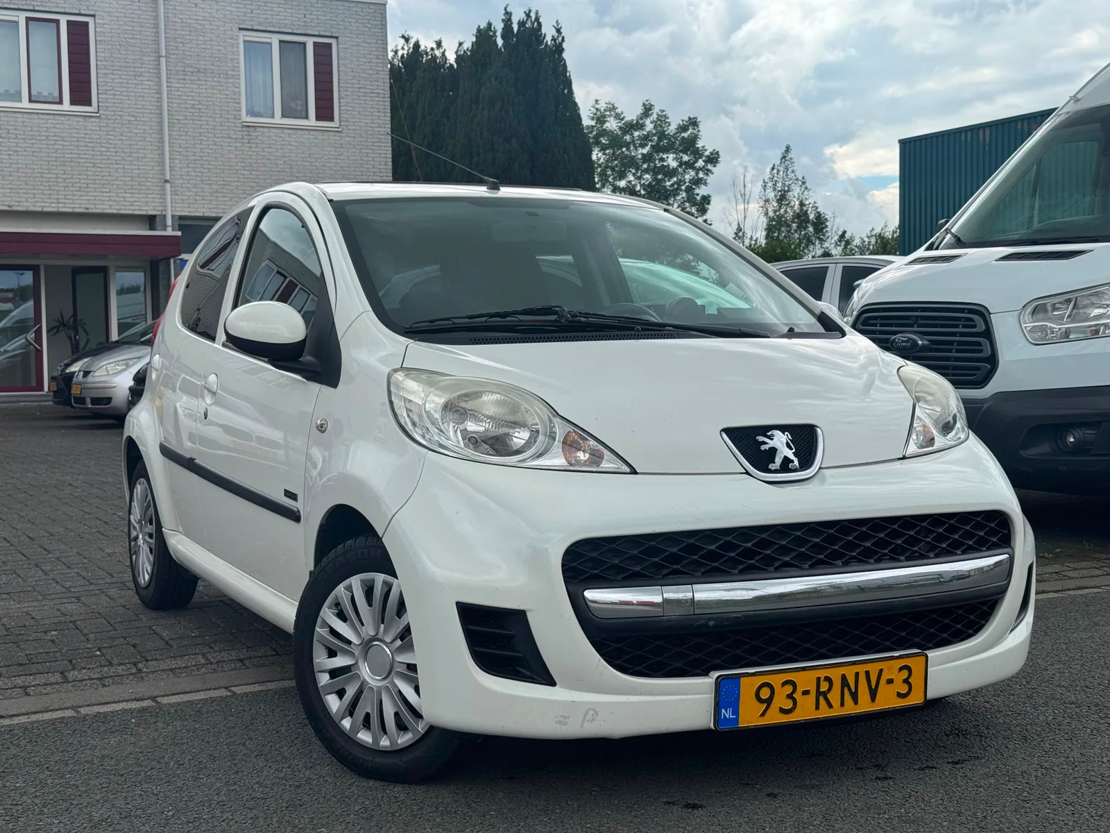 Peugeot 107 (2011) — foto 1