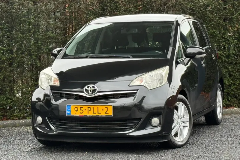 Toyota Verso S (2011)