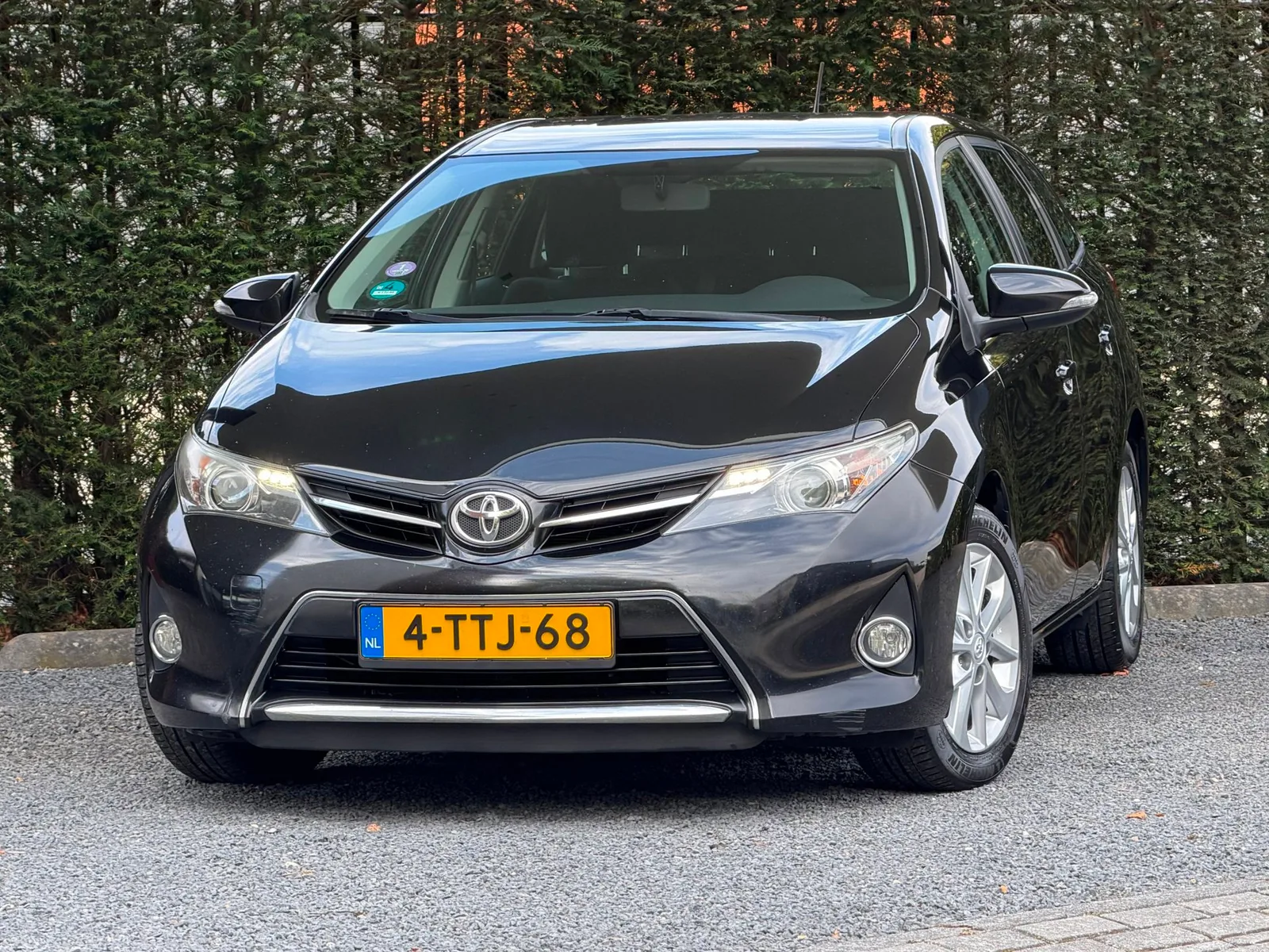 Toyota Auris (2014) — foto 1