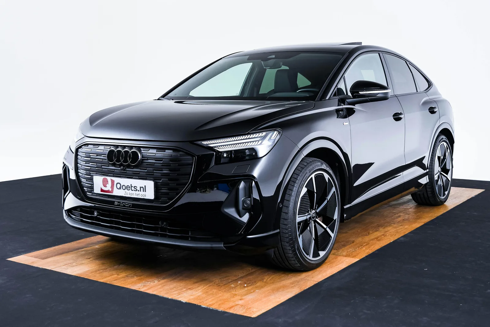 Audi Q4 e-tron (2023) — foto 1