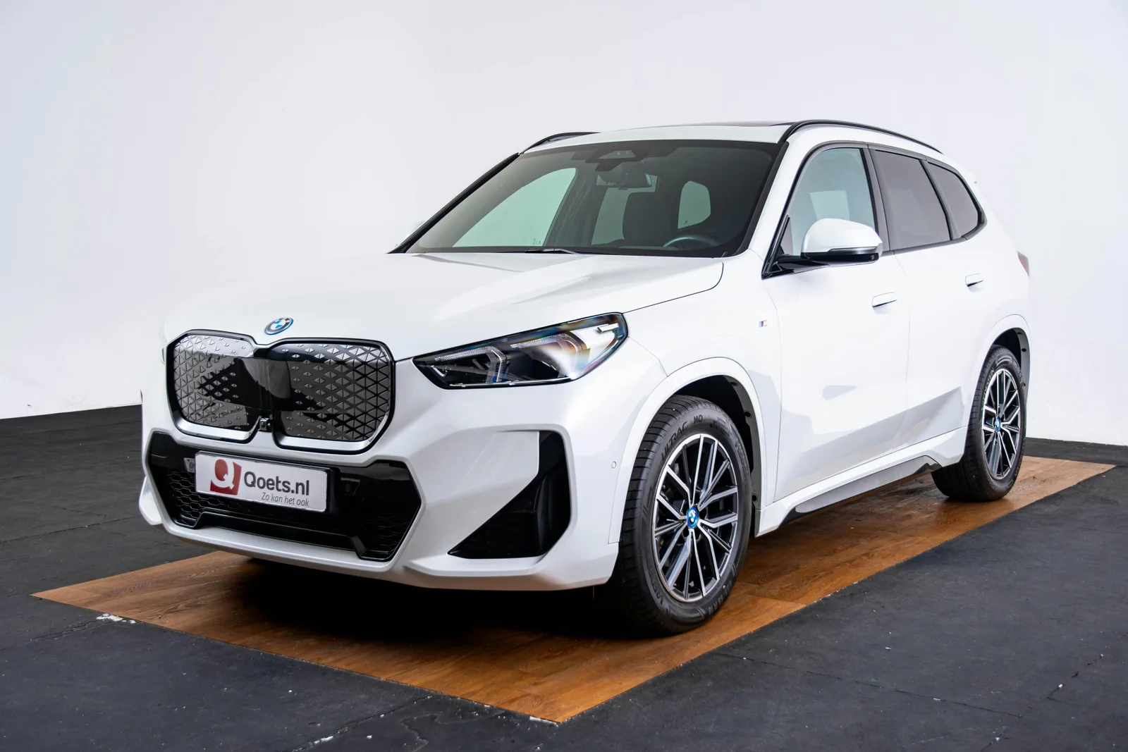BMW iX1 (2025) — foto 1