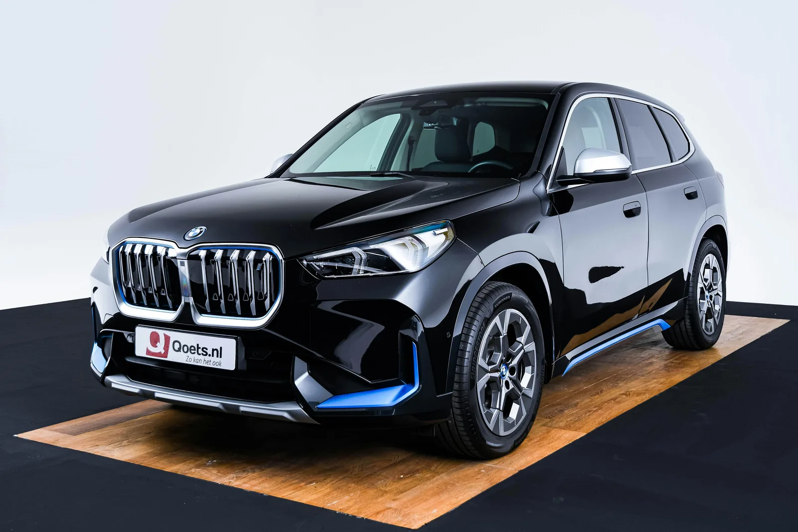 BMW iX1 (2024) — foto 1
