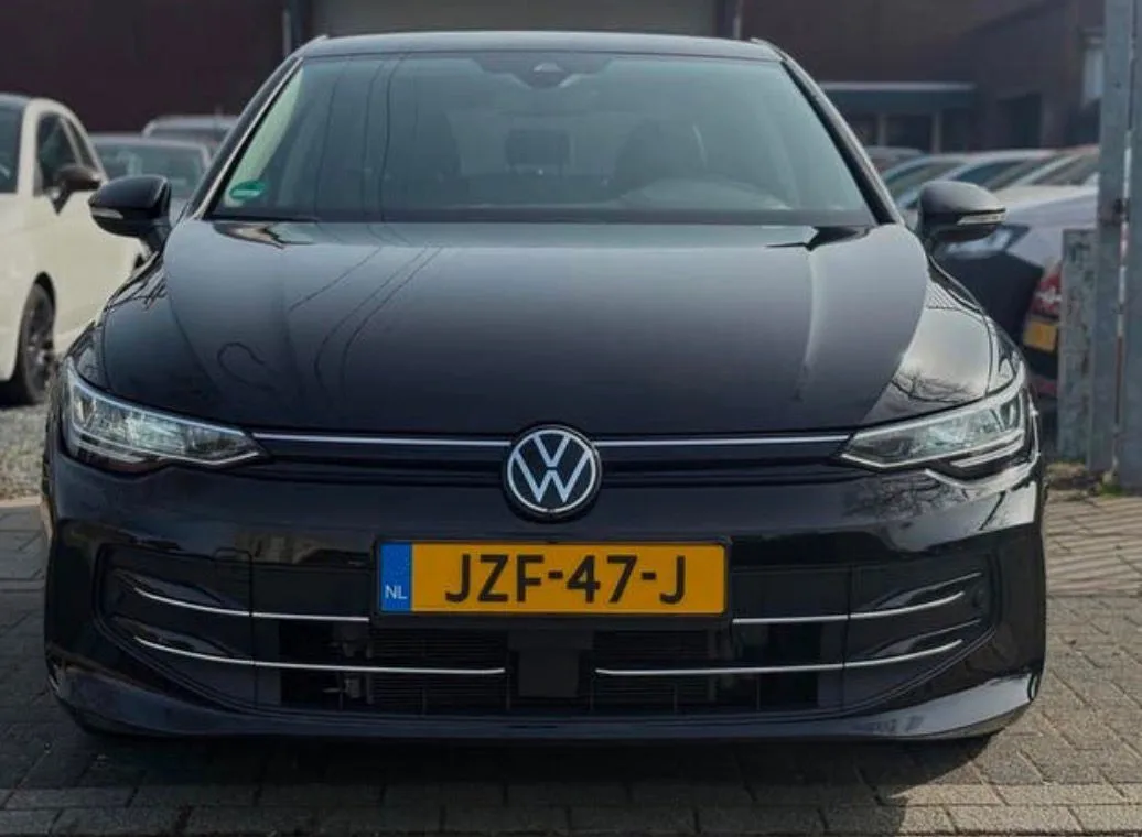Volkswagen Golf (2025) — foto 1