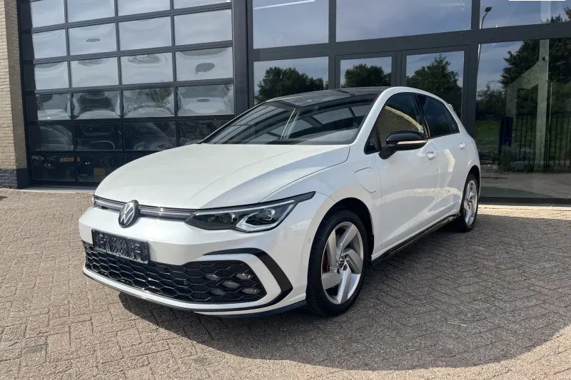 Volkswagen Golf (2023)