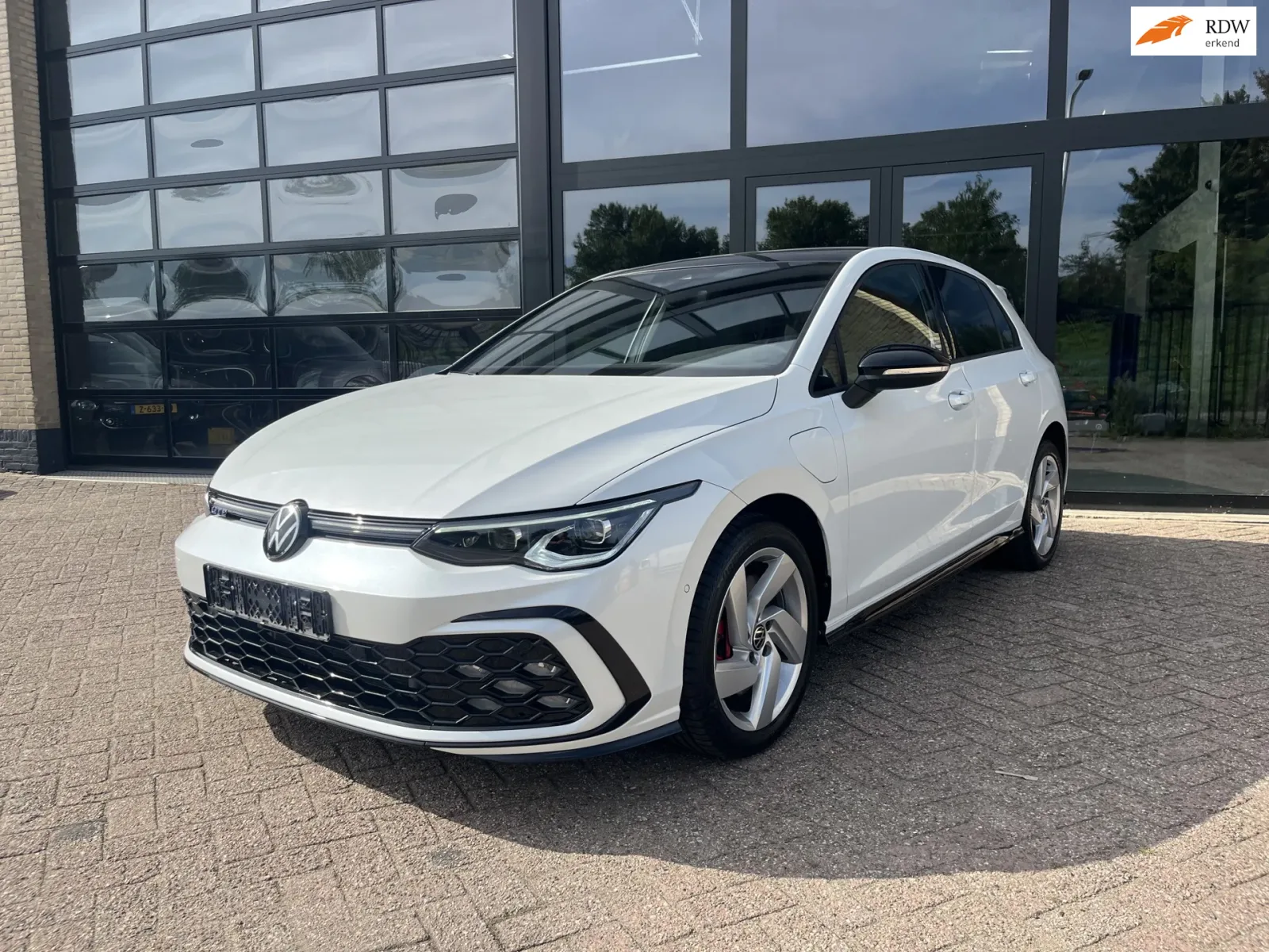 Volkswagen Golf (2023) — foto 1