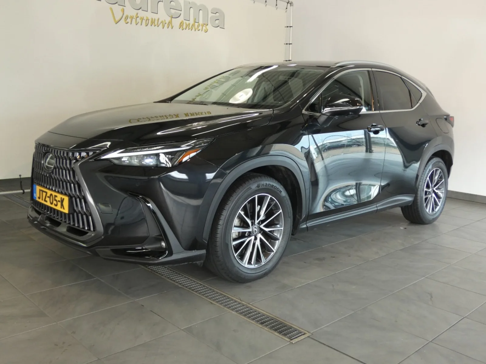 Lexus NX (2023) — foto 1