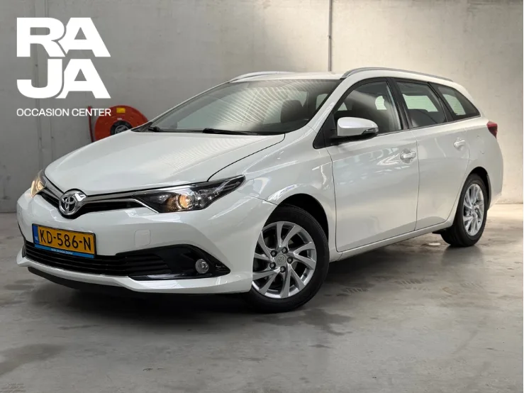 Toyota Auris (2016) — foto 1