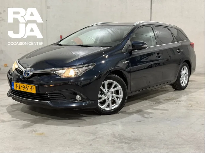 Toyota Auris (2015) — foto 1