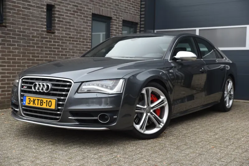 Audi S8 (2013)