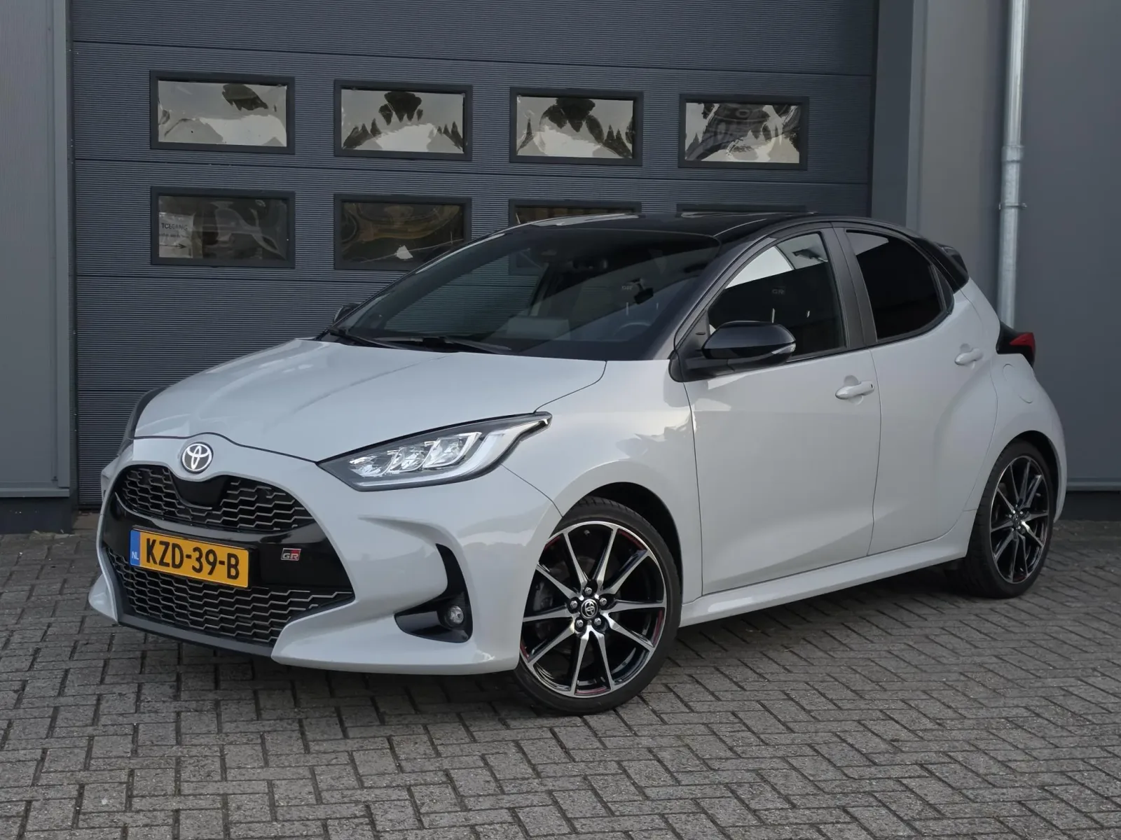 Toyota Yaris (2022) — foto 1