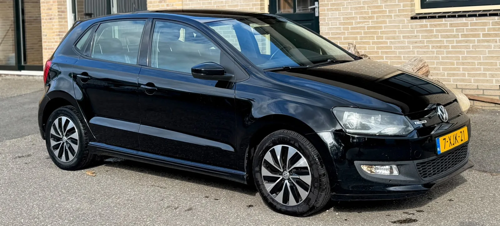 Volkswagen Polo (2014) — foto 1