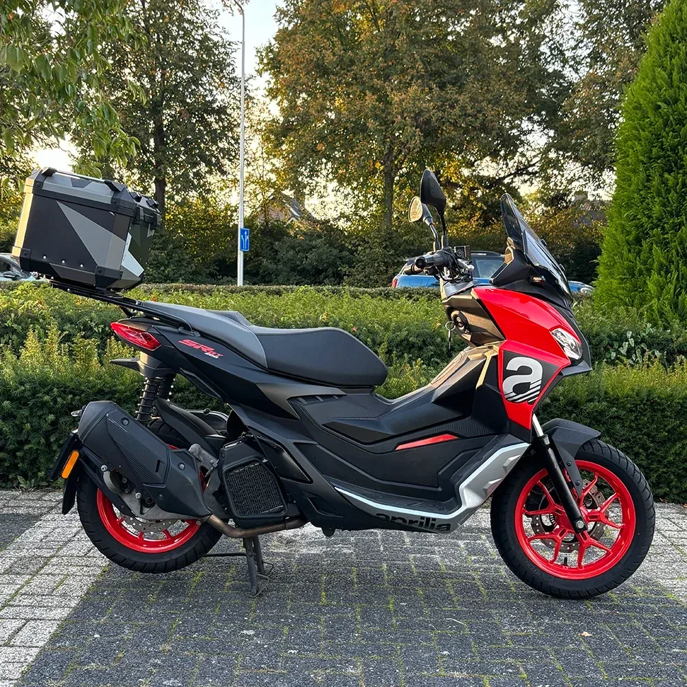 Aprilia SR GT (2022) — foto 1