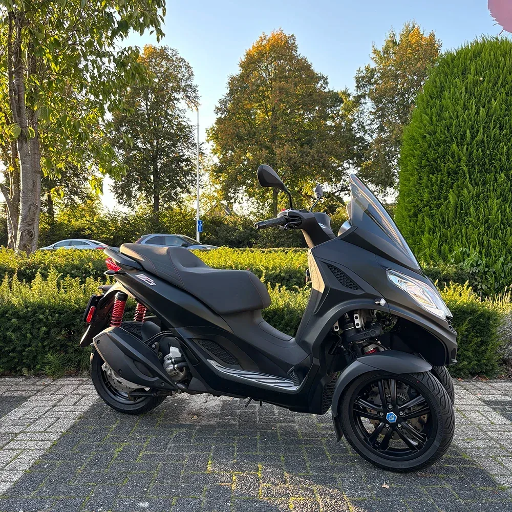 Piaggio MP3 300 HPE (2022) — foto 1