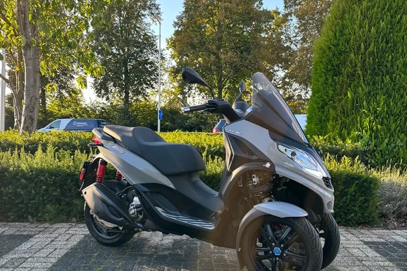 Piaggio MP3 300 HPE (2023)